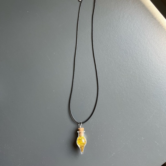 Necklace with good potion - Picture 3 of 3
